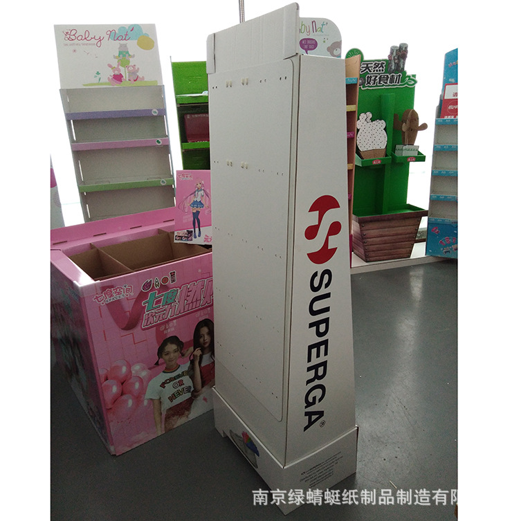 外貿(mào)出口環(huán)保新選擇 定制紙板掛鉤展示架在促銷陳列中的應(yīng)用